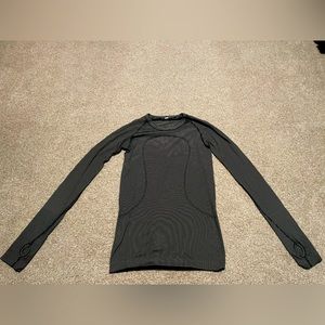 LULULEMON black and white striped long sleeve top.  Size 4.